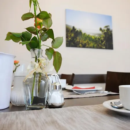 Weingut Und Gaestehaus Josef Reis 3* מרינג