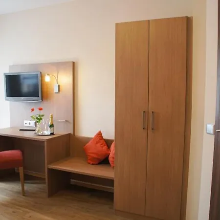 Weingut Und Gaestehaus Josef Reis 3* מרינג