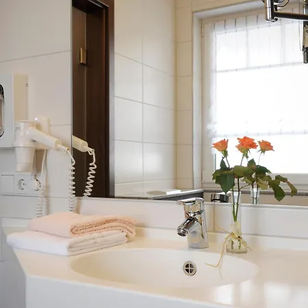 Weingut Und Gaestehaus Josef Reis מרינג