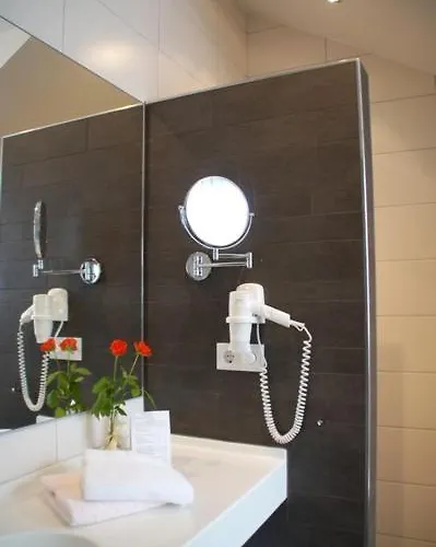 Weingut Und Gaestehaus Josef Reis Nocleg ze śniadaniem 3*